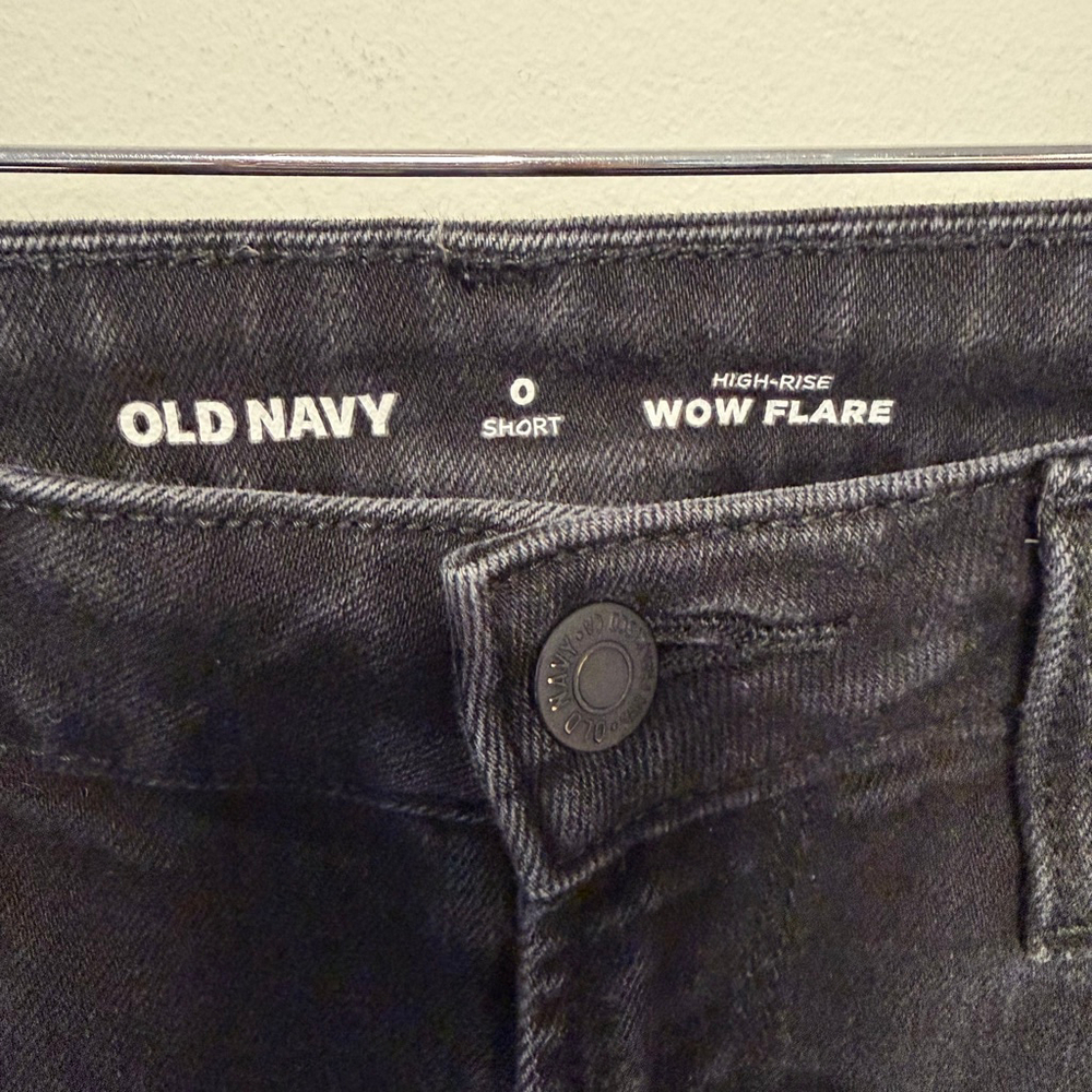 Women's Old Navy High-Rise Wow Flare Jeans in Black, Size 0 Short Bell Bottoms - Picture 3 of 16